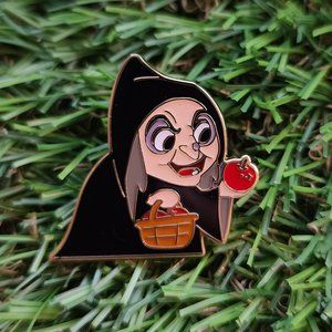Disney Villains Chibi (Open) Blind Box Enamel Pin - QUEEN GRIMHILDE